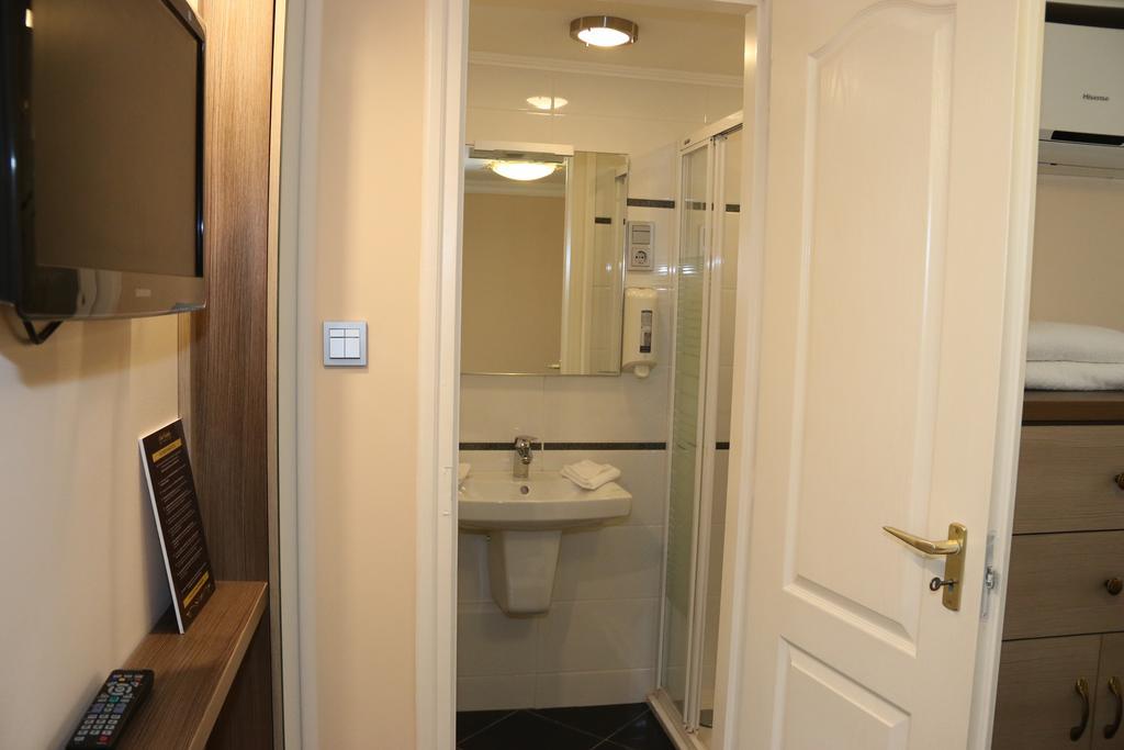 Aradi Vendeghaz Hotel Miskolc Room photo